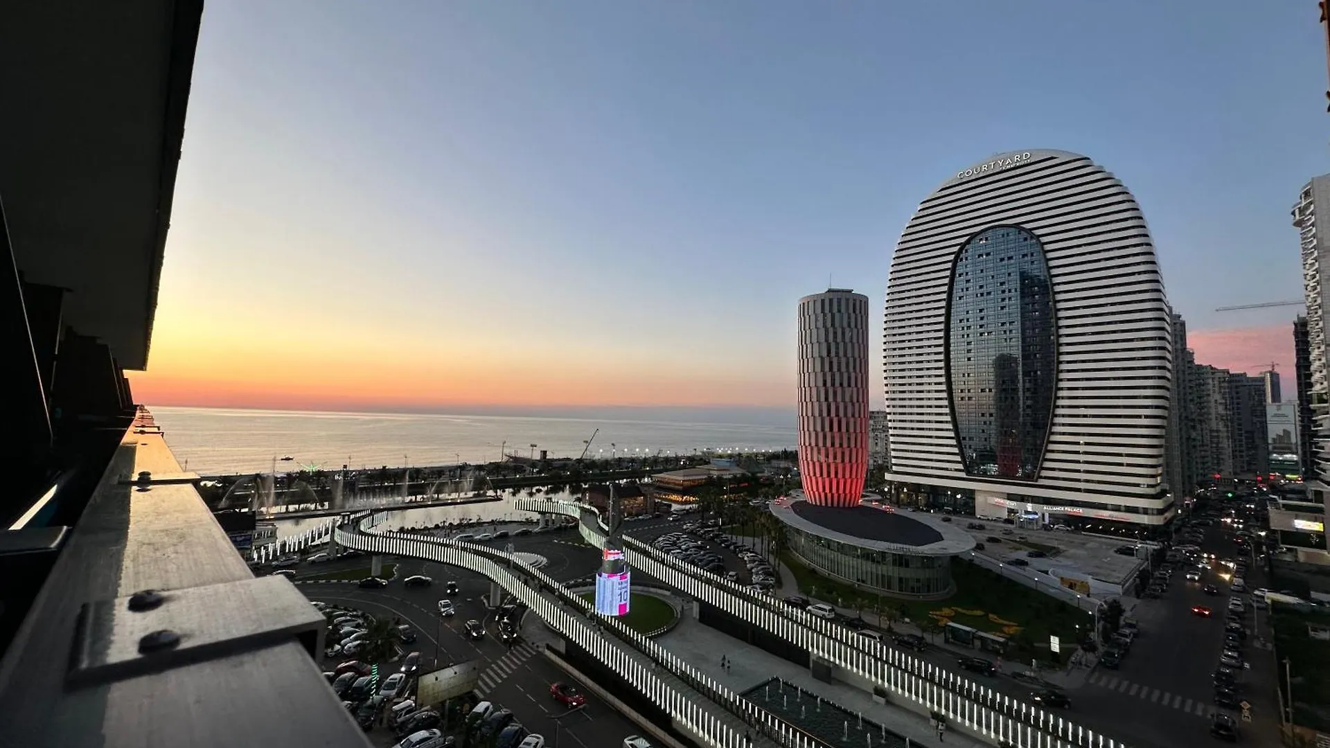 Hotel apartamentowy Family Apartment With Sea View 2 Bedrooms & Balcony Batumi