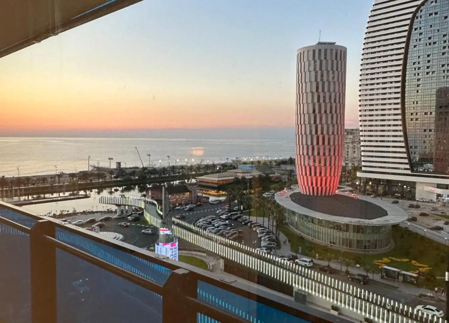 Hotel apartamentowy Family Apartment With Sea View 2 Bedrooms & Balcony Batumi Gruzja