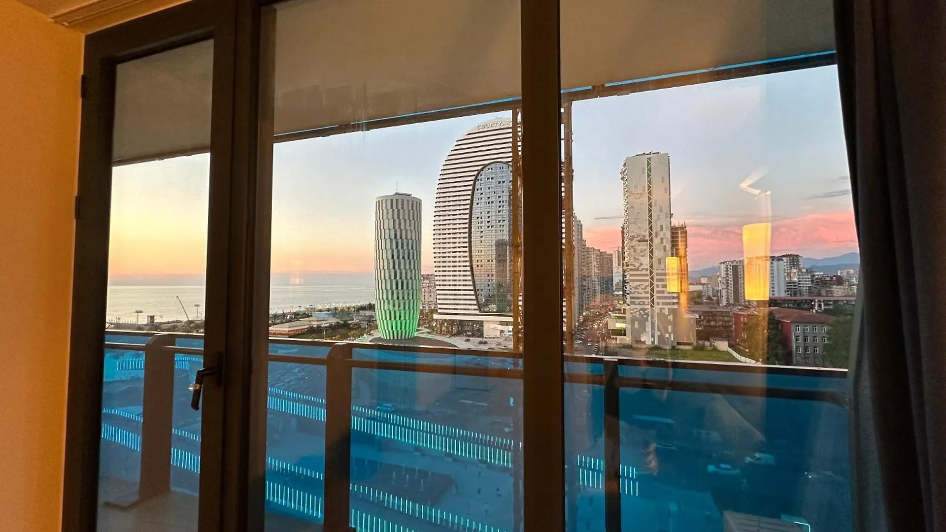 Family Apartment With Sea View 2 Bedrooms & Balcony Batumi