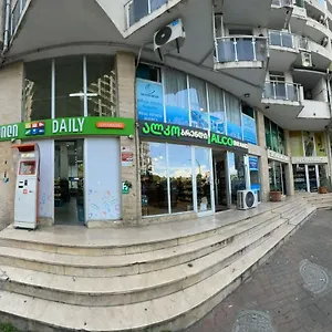  Апарт-отель Luxury 18-18 Leo Group